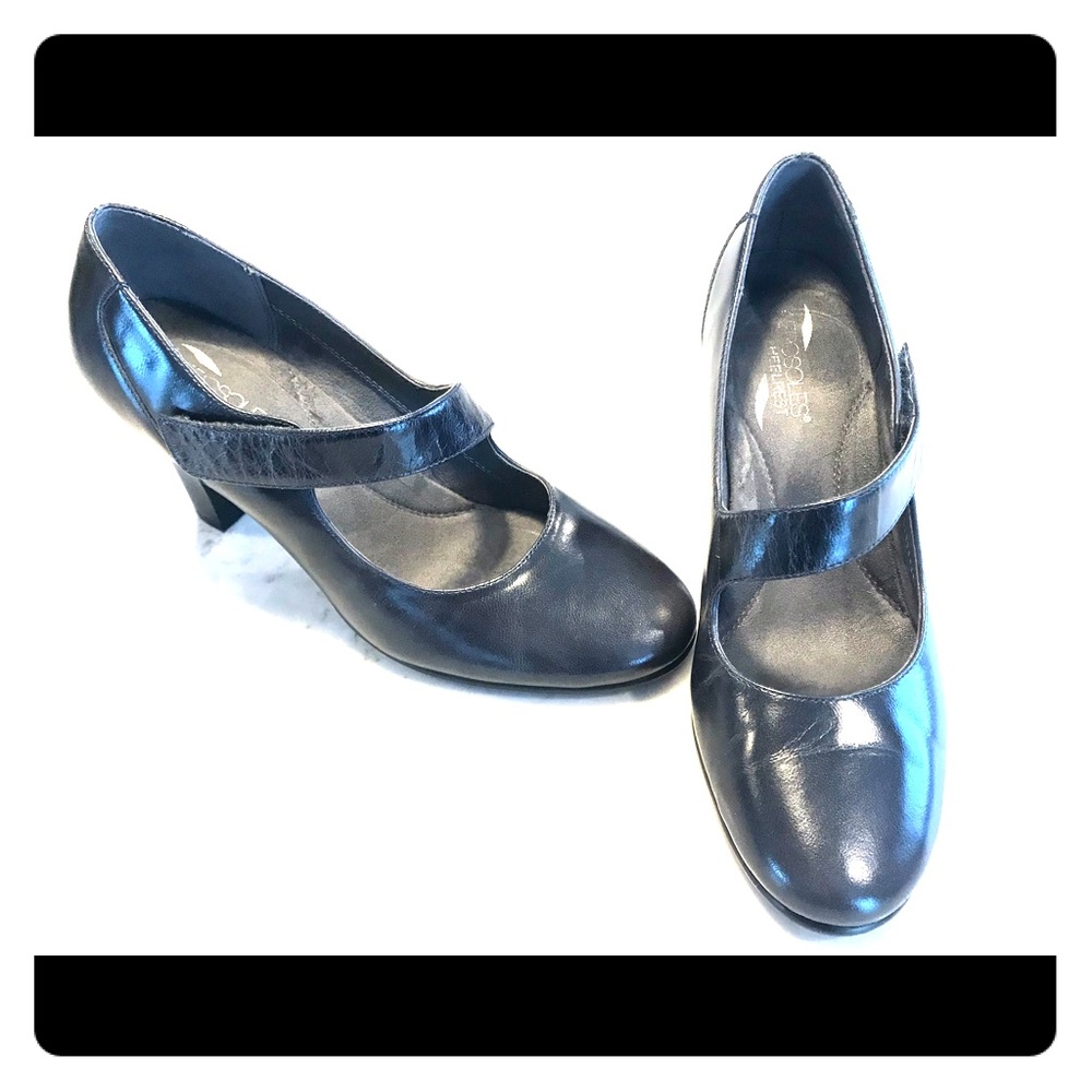 Navy Aerosoles Heelrest Pumps